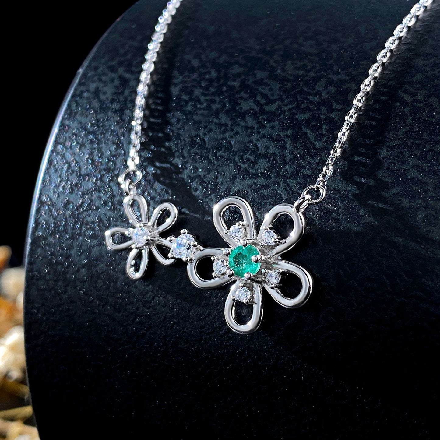 Flower Emerald Necklace